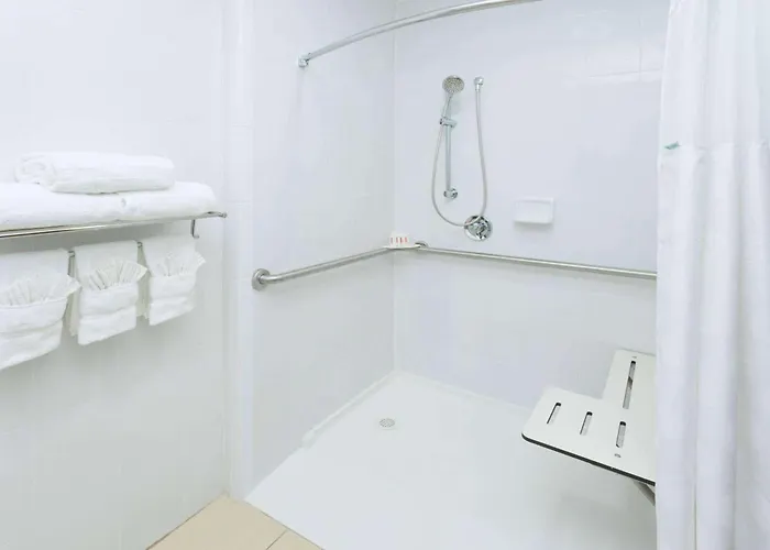Ramada Plaza By Wyndham Chicago North Shore 3*