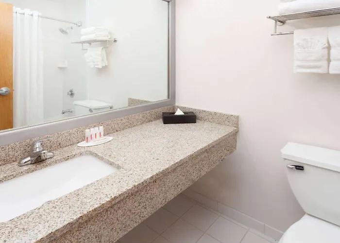 Ramada Plaza By Wyndham Chicago North Shore 3* Wheeling