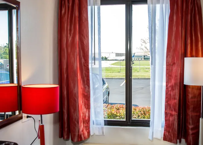 Hotel Ramada Plaza By Wyndham Chicago North Shore 3*