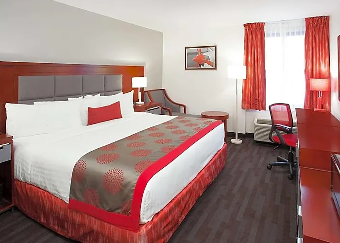 Ramada Plaza By Wyndham Chicago North Shore 3*