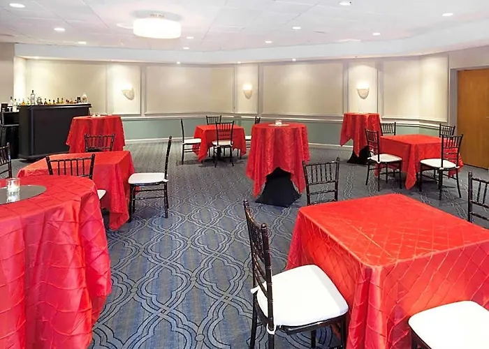 Ramada Plaza By Wyndham Chicago North Shore Hotel