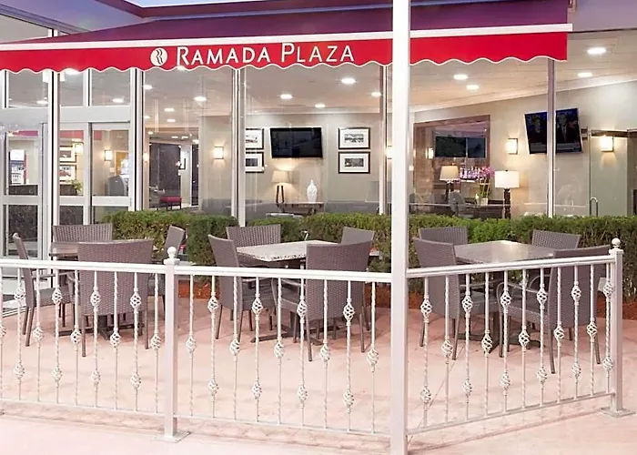 Ramada Plaza By Wyndham Chicago North Shore 3*
