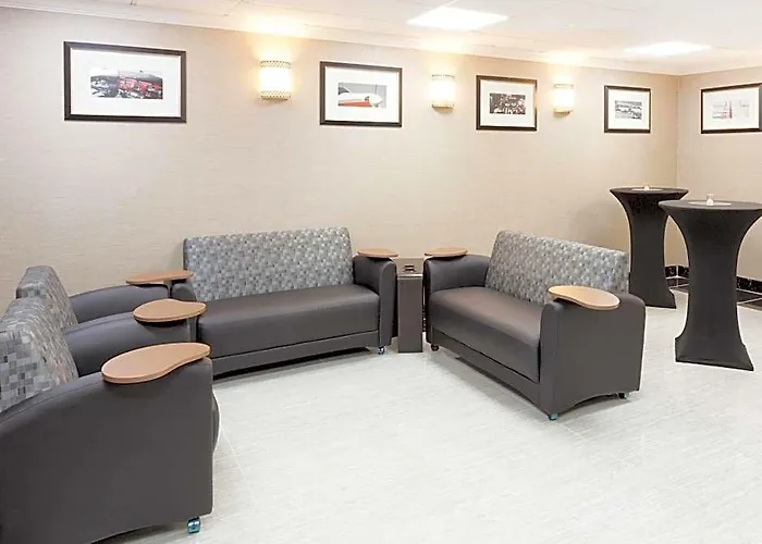 Ramada Plaza By Wyndham Chicago North Shore Hotel Wheeling