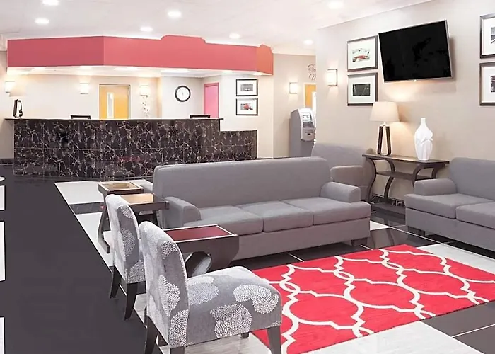Ramada Plaza By Wyndham Chicago North Shore Hotel 3*