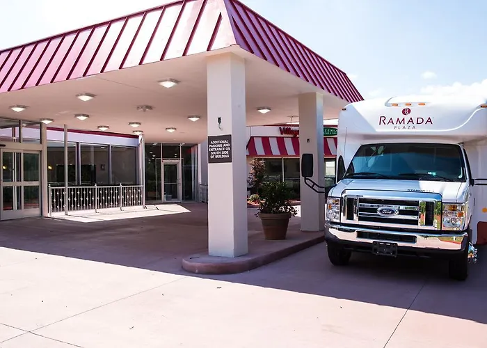Ramada Plaza By Wyndham Chicago North Shore Hotel 3*