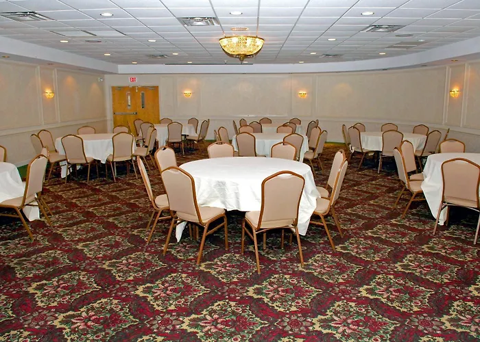 Ramada Plaza By Wyndham Chicago North Shore Hotel 3*