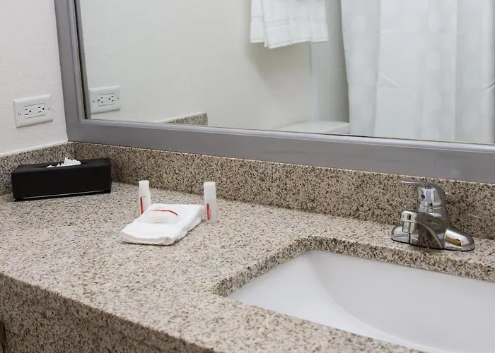 Ramada Plaza By Wyndham Chicago North Shore Hotel Wheeling