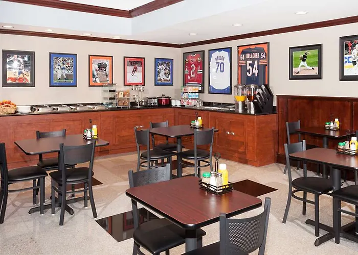 Ramada Plaza By Wyndham Chicago North Shore 3*