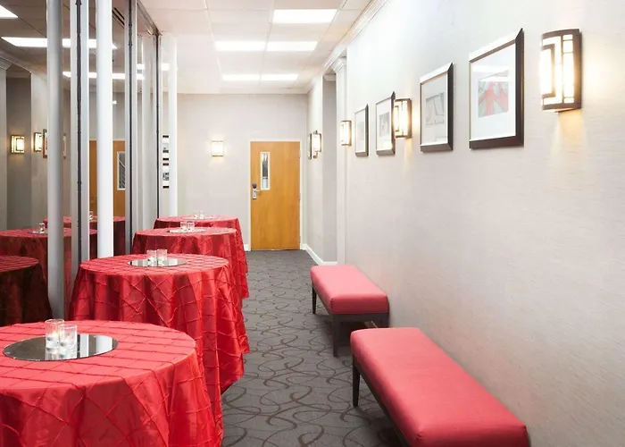 Ramada Plaza By Wyndham Chicago North Shore Hotel 3*