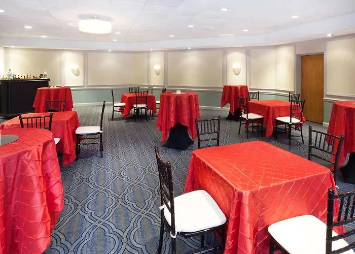 Hotel Ramada Plaza By Wyndham Chicago North Shore