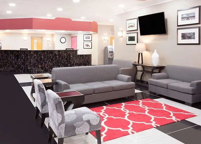 Hotel Ramada Plaza By Wyndham Chicago North Shore 3*
