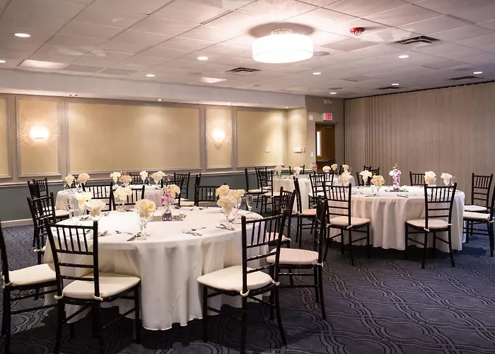 Ramada Plaza By Wyndham Chicago North Shore Hotel 3*
