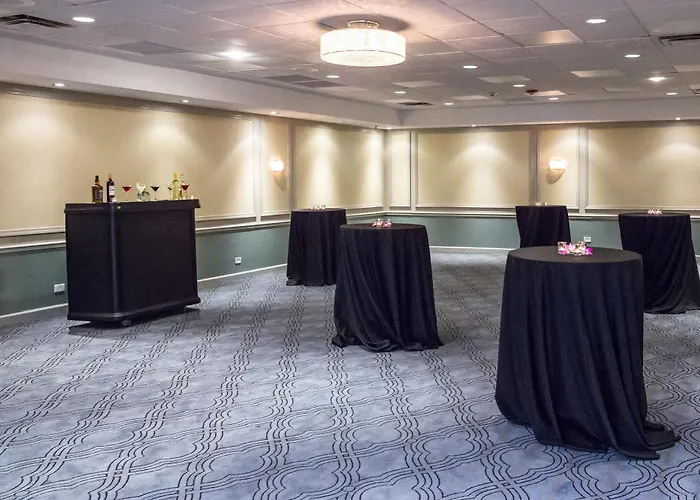 Hotel Ramada Plaza By Wyndham Chicago North Shore Wheeling
