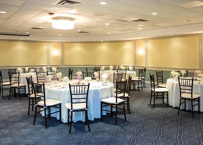 Ramada Plaza By Wyndham Chicago North Shore Hotel