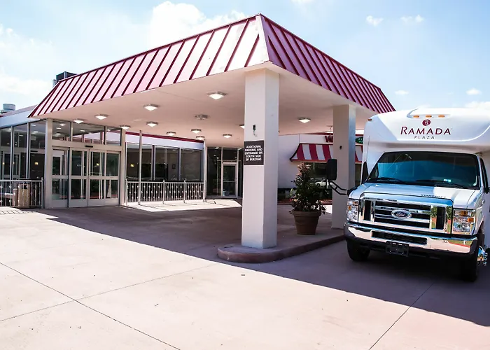 Hotel Ramada Plaza By Wyndham Chicago North Shore Wheeling