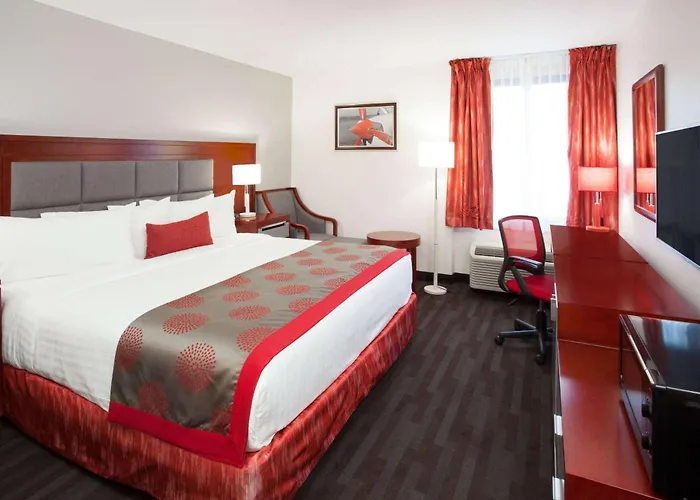 Ramada Plaza By Wyndham Chicago North Shore Hotel