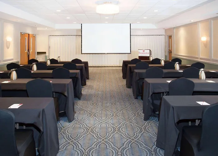 Ramada Plaza By Wyndham Chicago North Shore 3* Wheeling